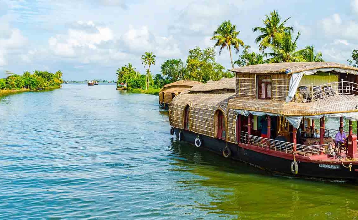 historic canal cruises
